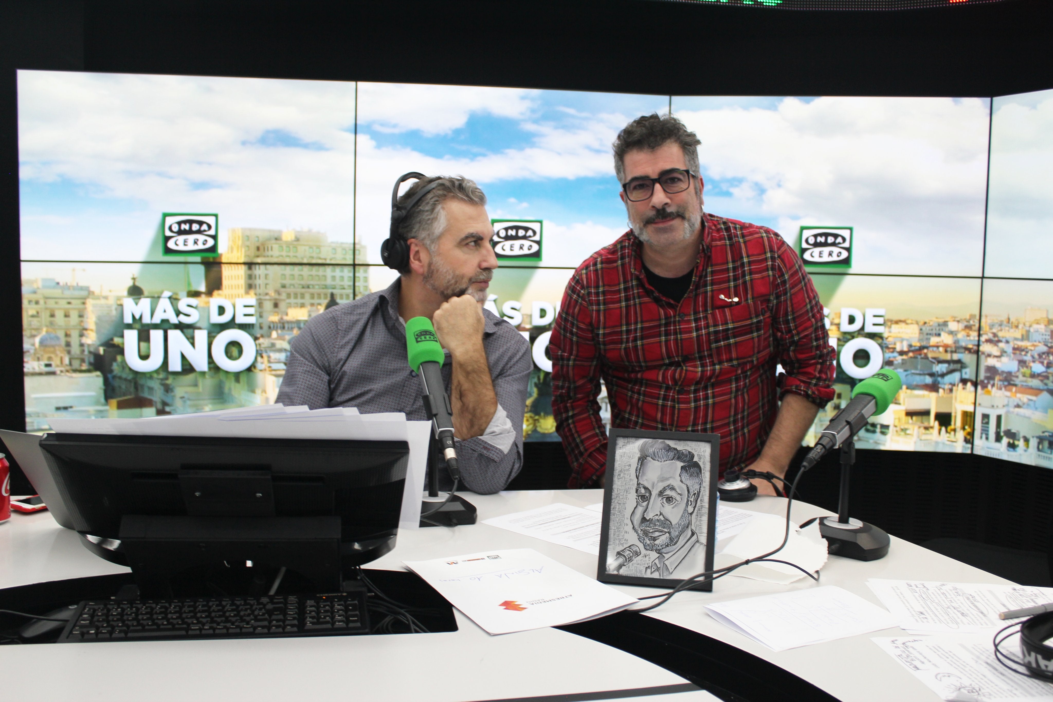 Humor | Agustín Jiménez, a Carlos Alsina: "Los locutores de radio no suelen ser muy guapos" Humor | Agustín Jiménez, a Carlos Alsina: "Los locutores de radio no suelen ser muy guapos"