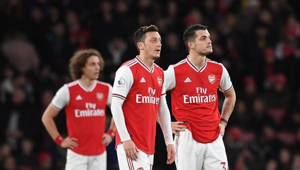 David Luiz, Ozil y Xhatna, con el Arsenal. 
