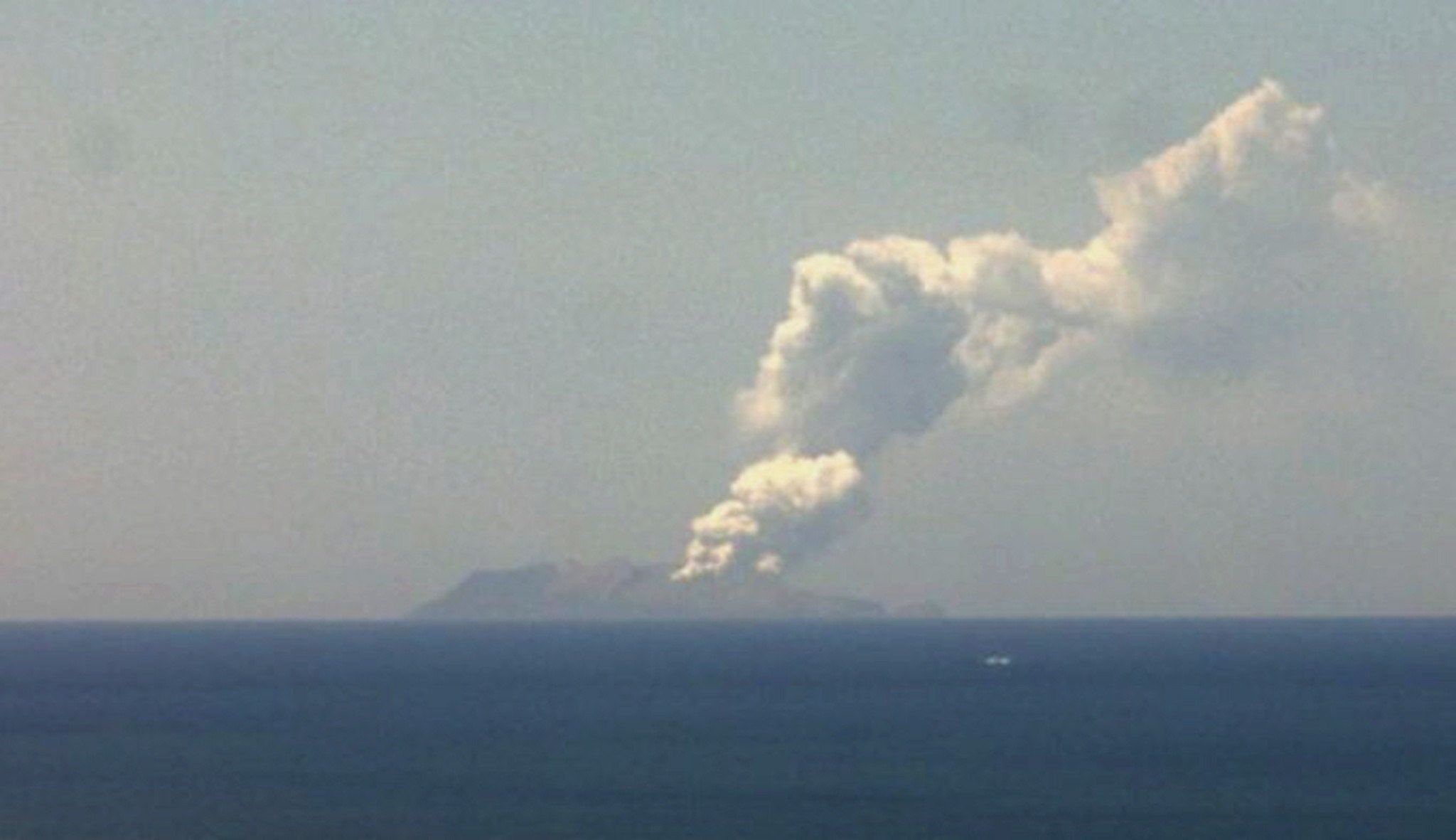 Al menos cinco muertos tras la erupción del volcán Whakaari de Nueva Zelanda Al menos cinco muertos tras la erupción del volcán Whakaari de Nueva Zelanda