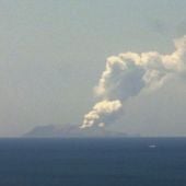 El volcán entra en erupción.