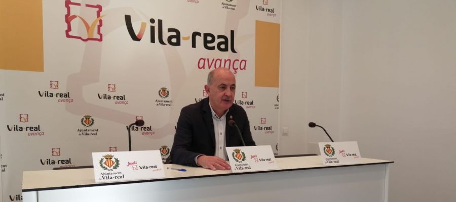 El regidor de Serveis Publics, Paco Valverde ha presentat el pla de millora de l´accesibilitat urbana. El regidor de Serveis Publics, Paco Valverde ha presentat el pla de millora de l´accesibilitat urbana.