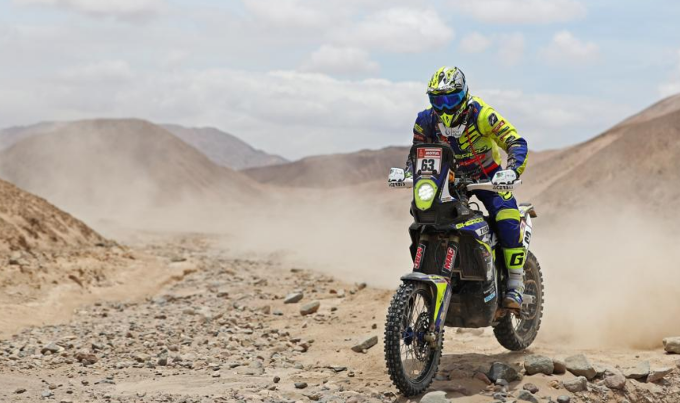 Así es Lorenzo Santorino, español que correrá el Dakar: "Creo que puedo acabar en el Top-10" Así es Lorenzo Santorino, español que correrá el Dakar: "Creo que puedo acabar en el Top-10"