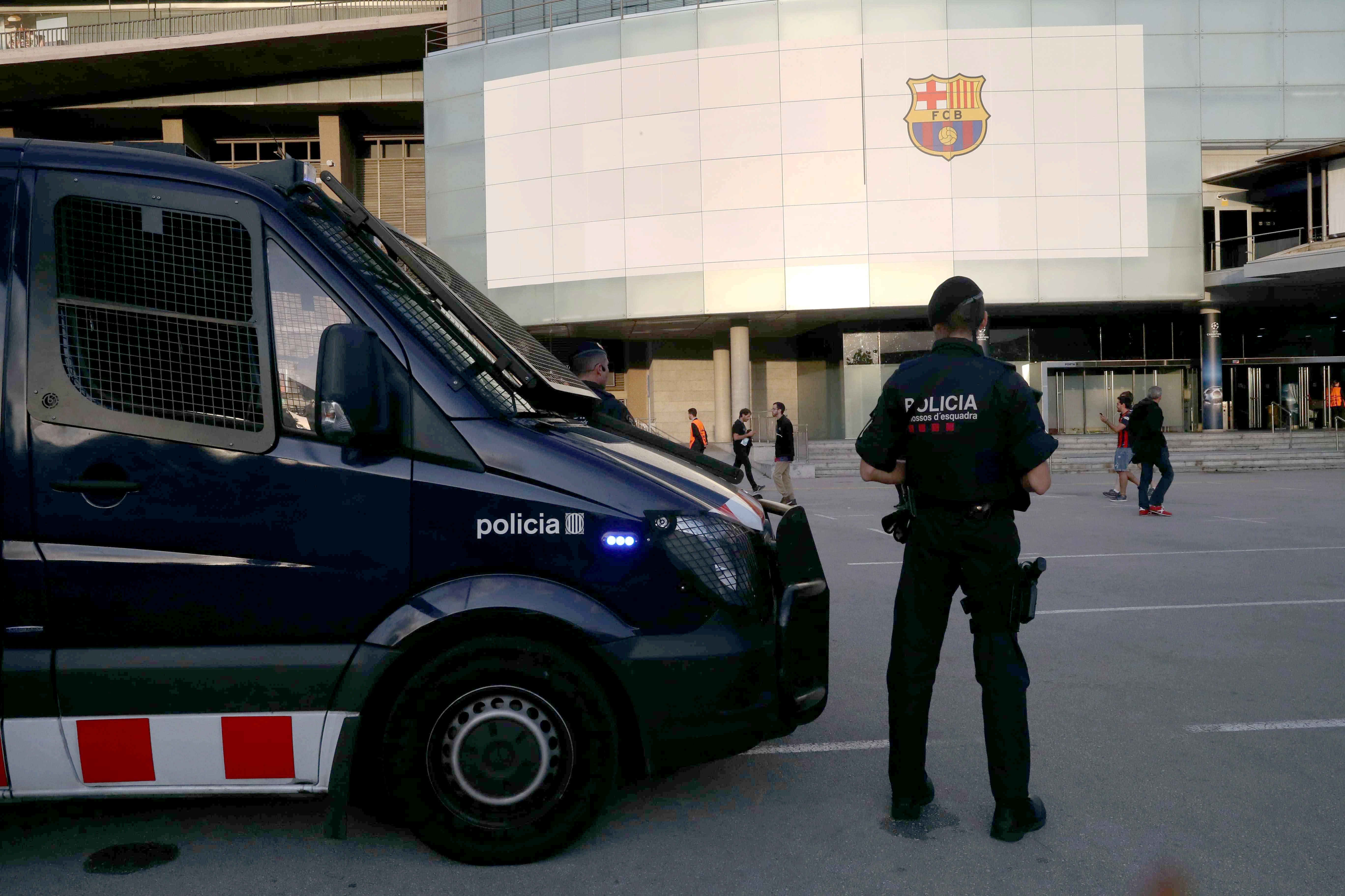 Barcelona, Real Madrid y árbitros saldrán juntos hacia el Camp Nou para disputar el Clásico Barcelona, Real Madrid y árbitros saldrán juntos hacia el Camp Nou para disputar el Clásico