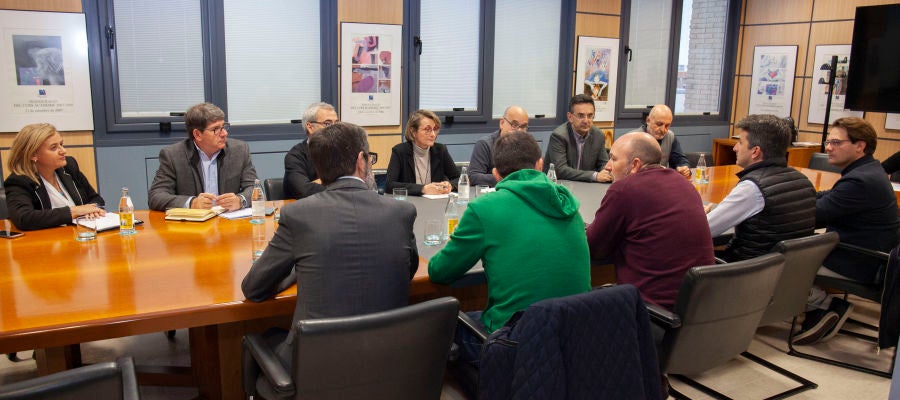La Universitat Jaume I y Xarxatec colaborarán en formación dual y prácticas en el extranjero a través del programa UJI World La Universitat Jaume I y Xarxatec colaborarán en formación dual y prácticas en el extranjero a través del programa UJI World
