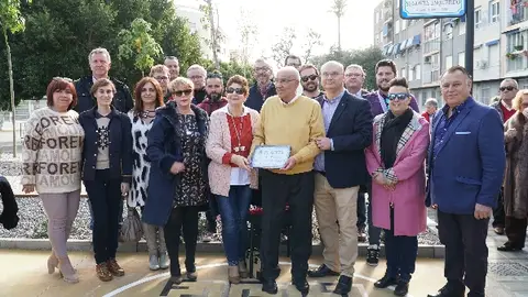 Joan Segovia recibiendo una placa de honor Homenaje
