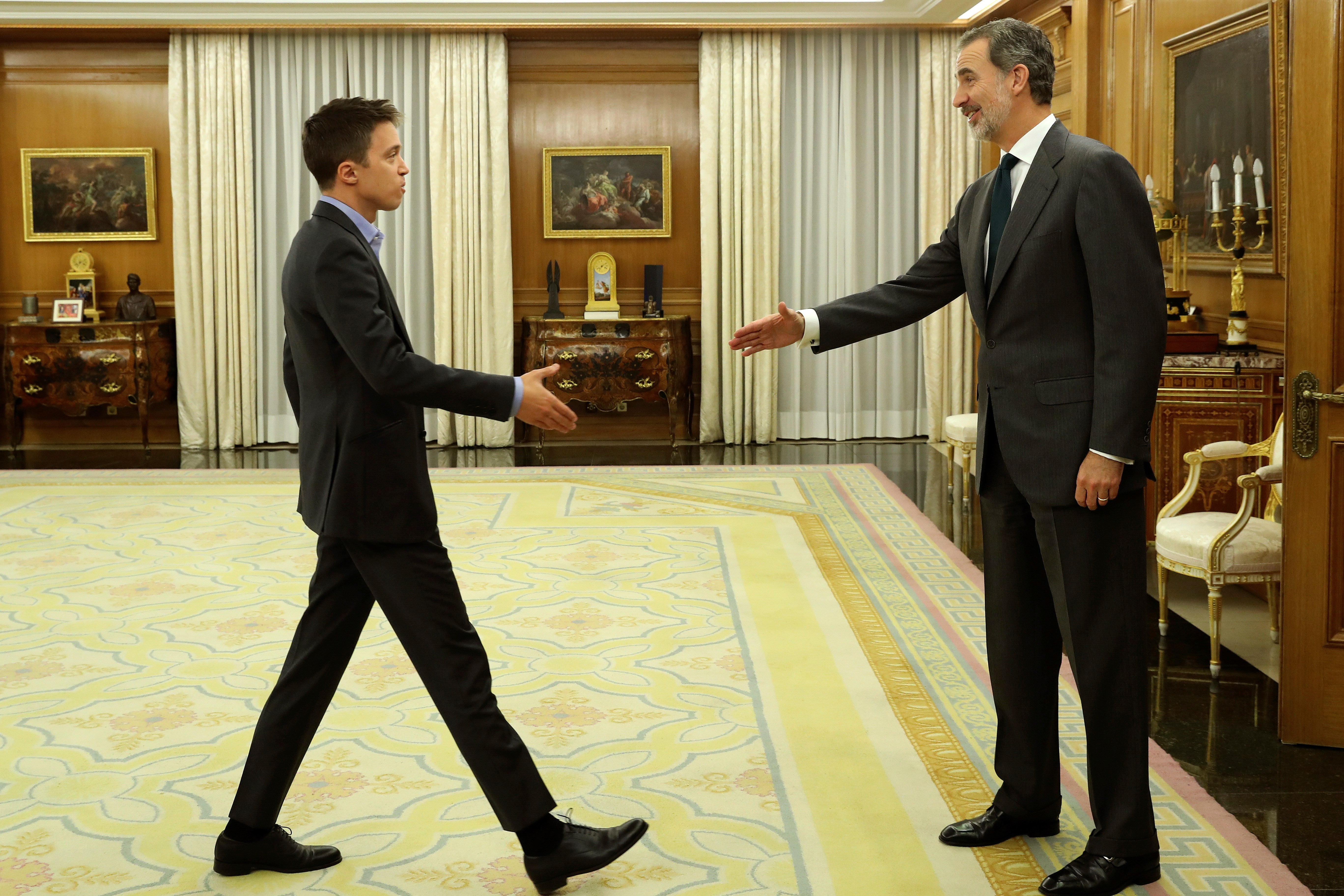 El Rey cierra con Errejón su primer día de ronda de consultas tras las elecciones del 10N El Rey cierra con Errejón su primer día de ronda de consultas tras las elecciones del 10N