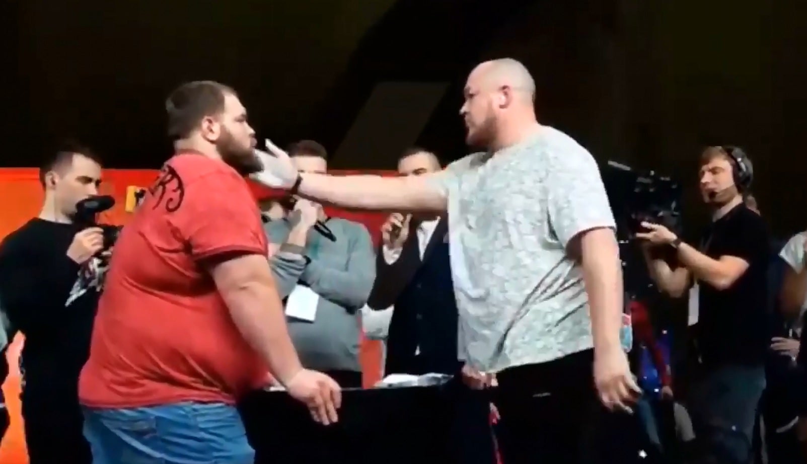 Vasily Kamotsky, el 'rey de las bofetadas', sufre su primera derrota con un increíble golpe Vasily Kamotsky, el 'rey de las bofetadas', sufre su primera derrota con un increíble golpe
