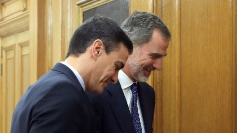 El rey Felipe VI recibe a Pedro S&aacute;nchez para su audiencia en la ronda de consultas