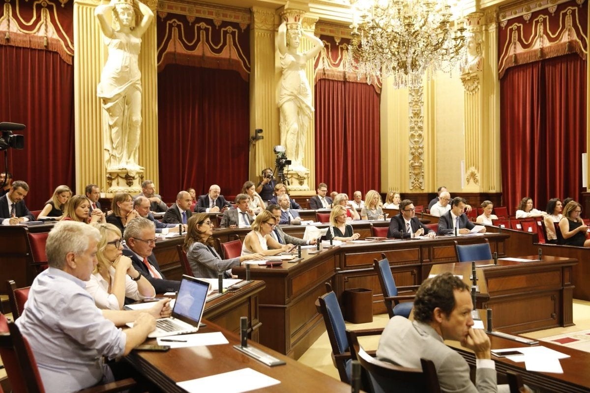 Los partidos del Govern rechazan abrir una comisión de investigación sobre el abuso a menores Los partidos del Govern rechazan abrir una comisión de investigación sobre el abuso a menores