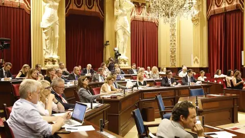 Imagen del parlament balear en una de sus sesiones de control. Parlament balear