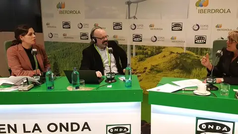 Ana María Garrocho y Jacobo Dopico junto a Julia en la onda Ana María Garrocho y Jacobo Dopico junto a Julia en la onda