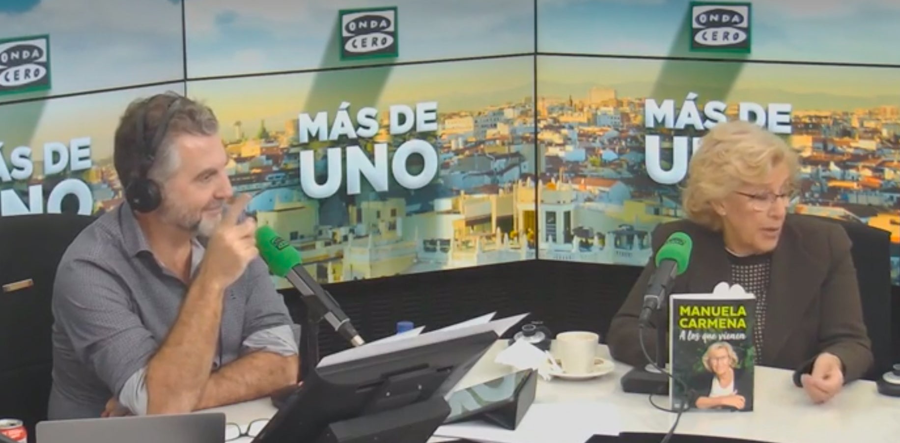 La reacción de Carlos Alsina al escuchar un ruido sospechoso durante la entrevista con Carmena La reacción de Carlos Alsina al escuchar un ruido sospechoso durante la entrevista con Carmena