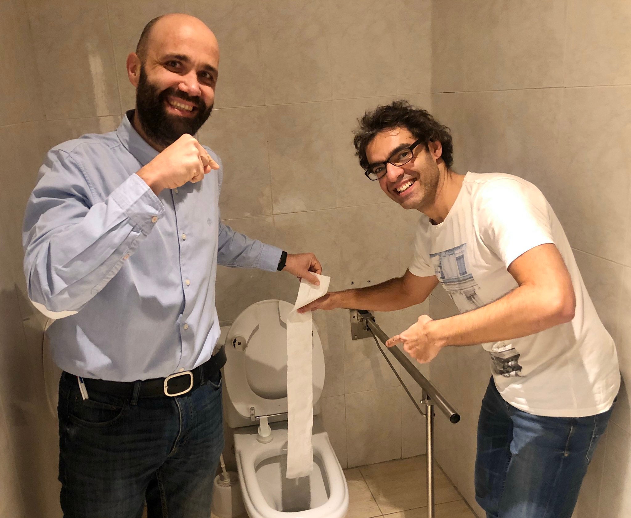 Al inodoro, sólo las tres "P": pipí, popó y papel higiénico Al inodoro, sólo las tres "P": pipí, popó y papel higiénico