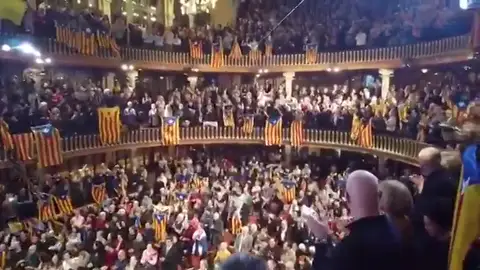 Gritos a favor de los presos y de 'Tsunami Democràtic' en el concierto de San Esteban del Palau de la Música Catalana REEMPLAZO: Gritos a favor de los presos y de 'Tsunami Democràtic' en el concierto de San Esteban del Palau de la Música Catalana