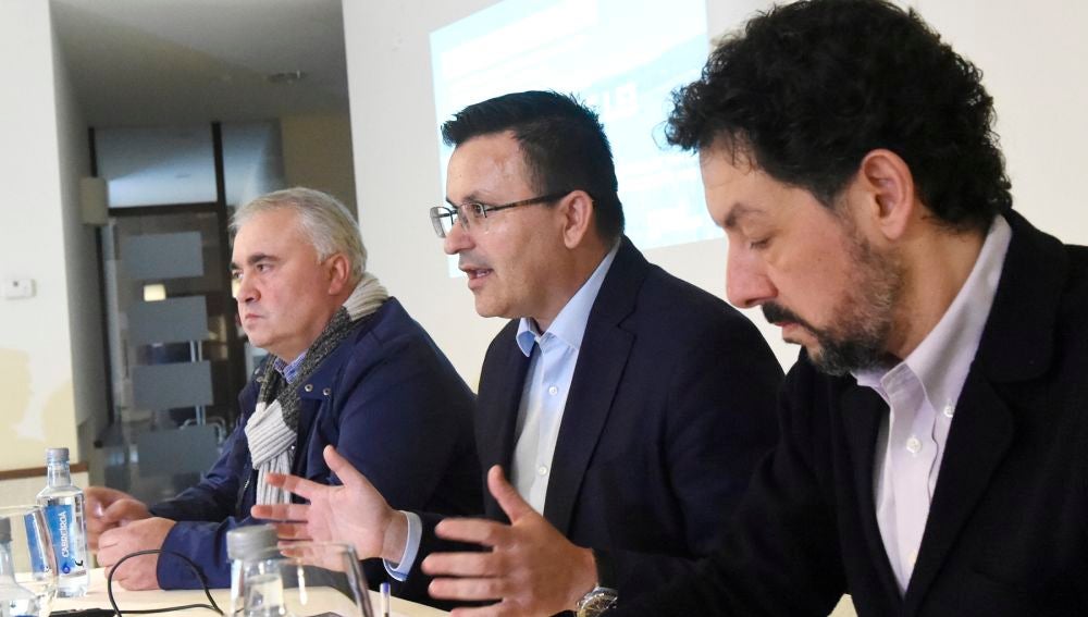 Jose González na reunión en Pobra de Trives