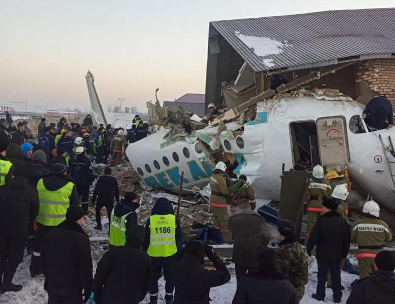 Al menos 12 muertos en un accidente de avión en Kazajistán Al menos 12 muertos en un accidente de avión en Kazajistán