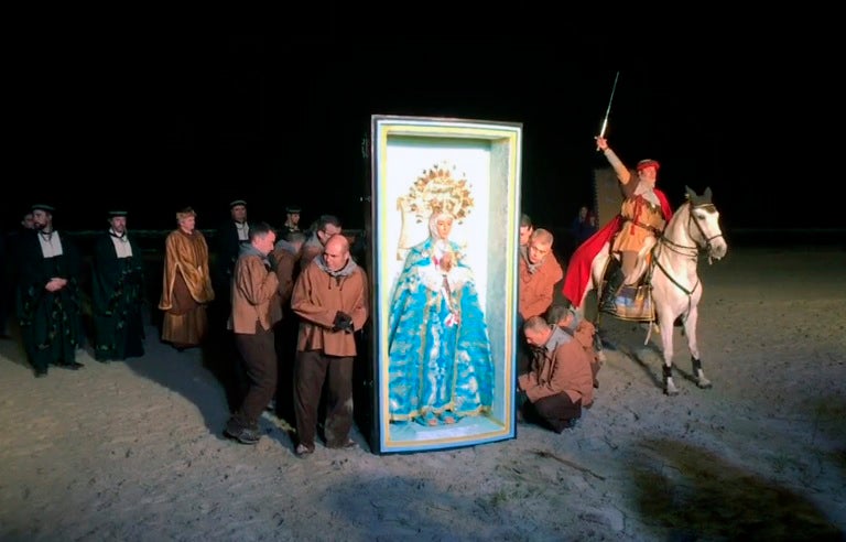 La Venida de la Virgen de Elche ensaya su 650 aniversario con devoción y 5000 personas en la playa del Tamarit La Venida de la Virgen de Elche ensaya su 650 aniversario con devoción y 5000 personas en la playa del Tamarit
