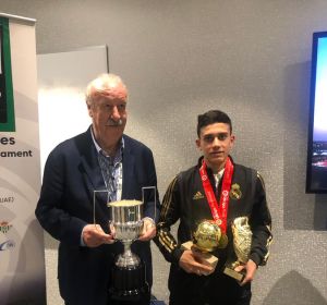 El canterano del Real Madrid, José Antonio Reyes junto a Vicente del Bosque en Abu Dabi El canterano del Real Madrid, José Antonio Reyes junto a Vicente del Bosque en Abu Dabi