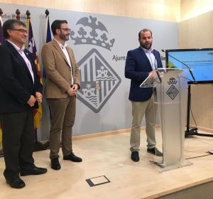 El conseller de Medio Ambiente y Territorio, Miquel Mir, el alcalde de Palma, José Hila, y el presidente de Emaya, Ramon Perpinya, en rueda de prensa El conseller de Medio Ambiente y Territorio, Miquel Mir, el alcalde de Palma, José Hila, y el presidente de Emaya, Ramon Perpinya, en rueda de prensa