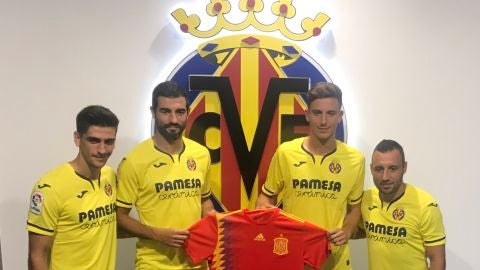 Pau, junto al resto de los internacionales amarillos.