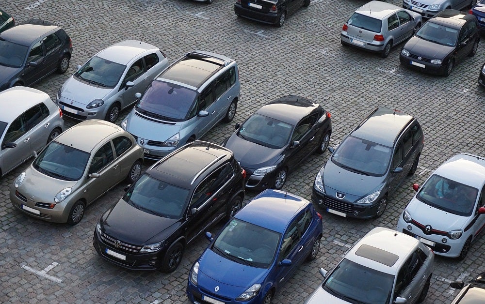 La multa que te pueden poner por guardar un sitio para aparcar el coche La multa que te pueden poner por guardar un sitio para aparcar el coche