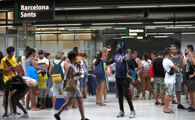 Renfe ha emitido más de 22.000 abonos gratuitos de Media Distancia en Extremadura para viajar hasta final de año Renfe ha emitido más de 22.000 abonos gratuitos de Media Distancia en Extremadura para viajar hasta final de año