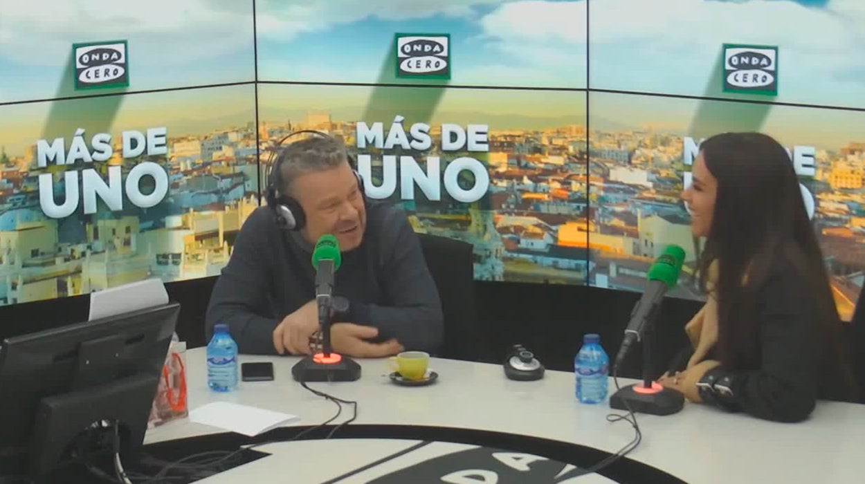 Alberto Chicote y Cristina Pedroche hablan en Más de uno de las Campanadas: "Llevo todo el año trabajando en el vestido" Alberto Chicote y Cristina Pedroche hablan en Más de uno de las Campanadas: "Llevo todo el año trabajando en el vestido"