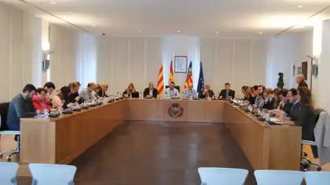 El darrer ple de l´any aprova un conjunto de facturas pendientes desde 2018. Les factures pendents de pagament corresponen a serveis públics i sumen 156.378.