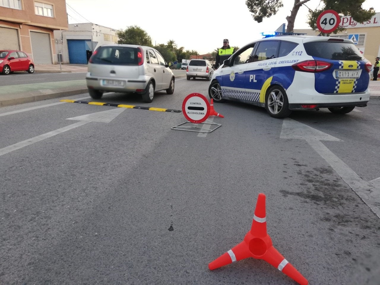 La Policía Local de Crevillent lleva a cabo 70 controles de alcohol y drogas en una semana La Policía Local de Crevillent lleva a cabo 70 controles de alcohol y drogas en una semana
