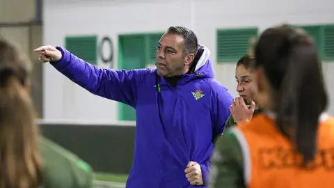 Pier, entrenador del Betis féminas. Pier, entrenador del Betis féminas.