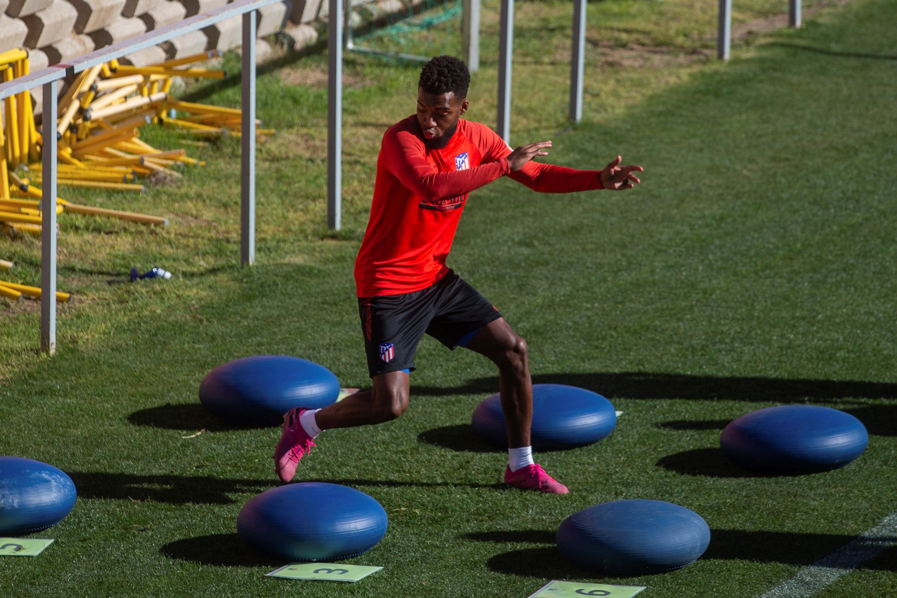Lemar sufre una lesión en la musculatura isquiotibial del muslo derecho Lemar sufre una lesión en la musculatura isquiotibial del muslo derecho