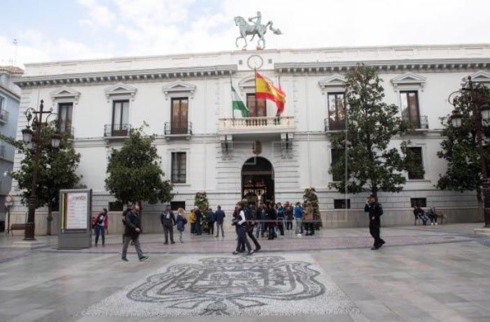 Los interinos municipales protagonizan una caravana en coche en señal de protesta por sus contratos Los interinos municipales protagonizan una caravana en coche en señal de protesta por sus contratos
