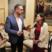 Manuel Morera, junto a la alcaldesa Patricia Cavada