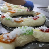Lozano triplica esfuerzos para elaborar 15.000 roscones tradicionales para la Noche de Reyes.
