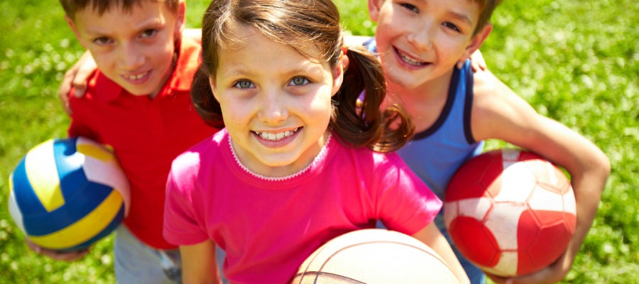 Niños haciendo deporte Niños haciendo deporte