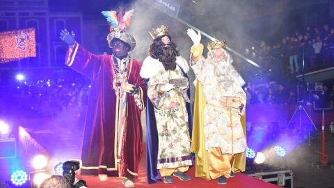 En finalitzar la cavalcada, els reis comen&ccedil;ar&agrave;n amb el repartiment dels regals per les cases de Vila-real que ho hagen sol-licitat. 