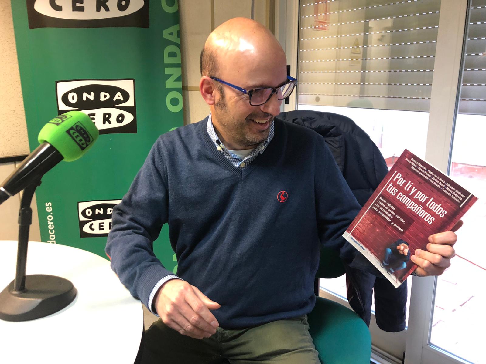 Un libro contra el acoso escolar: 'Por ti y por todos tus compañeros' con David Poves Un libro contra el acoso escolar: 'Por ti y por todos tus compañeros' con David Poves