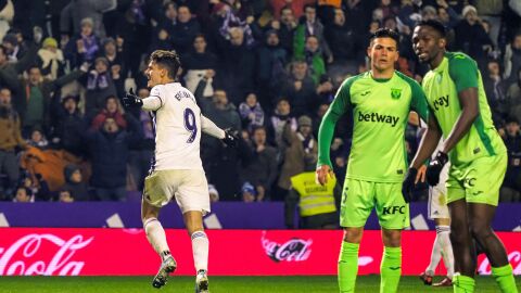 Unal celebra el gol del Valladolid. 