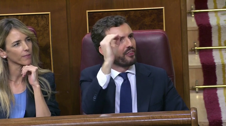 El enfado de Casado al insistirle Sánchez con "lecciones de corrupción" El enfado de Casado al insistirle Sánchez con "lecciones de corrupción"