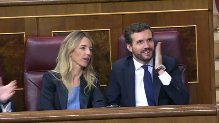 Casado se ríe de la propuesta de Sánchez para luchar contra las 'Fake News' Casado se ríe de la propuesta de Sánchez para luchar contra las 'Fake News'