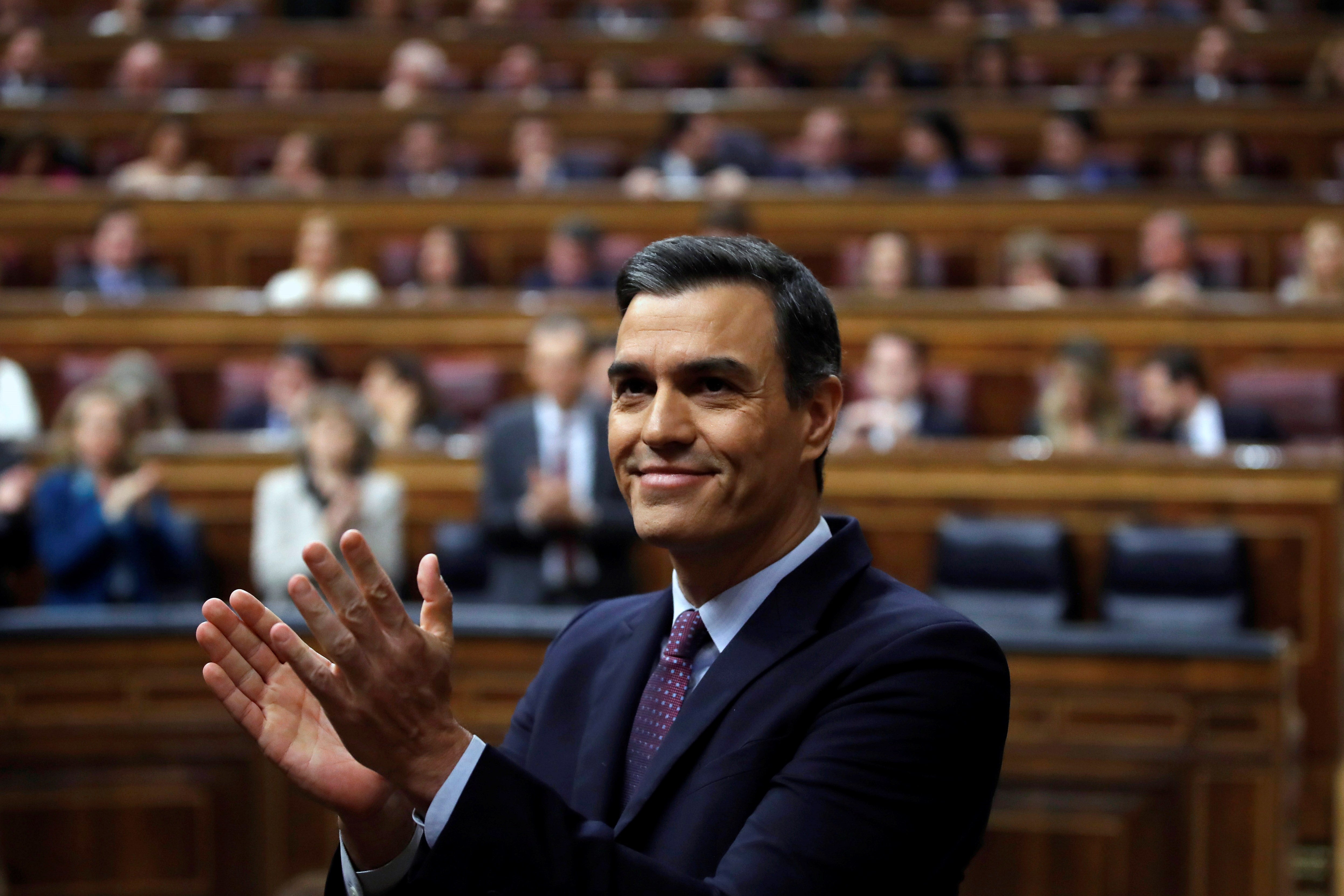 Pedro Sánchez se enfrenta a una ajustada segunda votación para su investidura Pedro Sánchez se enfrenta a una ajustada segunda votación para su investidura