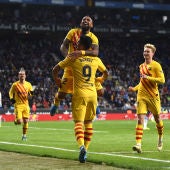 Los jugadores del Barcelona celebran el gol de Arturo Vidal