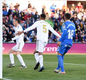 Varane celebra su gol ante el Getafe Varane celebra su gol ante el Getafe