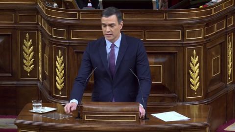 Sánchez agradece irónicamente la moderación de Casado y le dice que "en 2020 toca afeitarse la barba" 