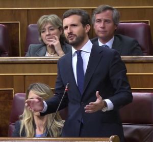 Casado a Sánchez: "Ojalá usted fuera la mitad de patriota que Rivera, no le llega a la suela del zapato" Casado a Sánchez: "Ojalá usted fuera la mitad de patriota que Rivera, no le llega a la suela del zapato"
