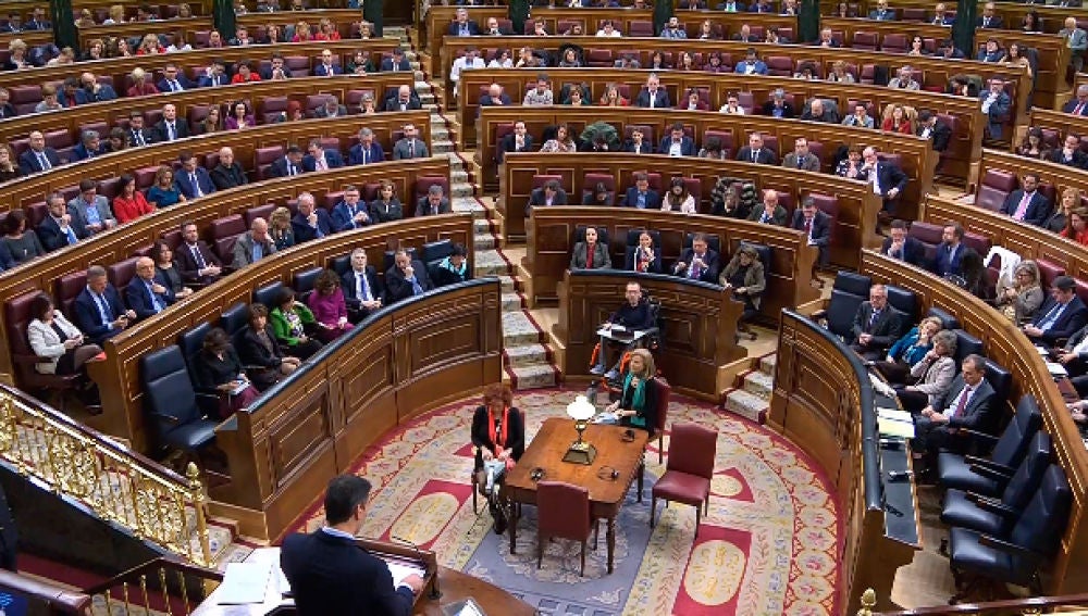 Diputados en el congreso el día de la investidura