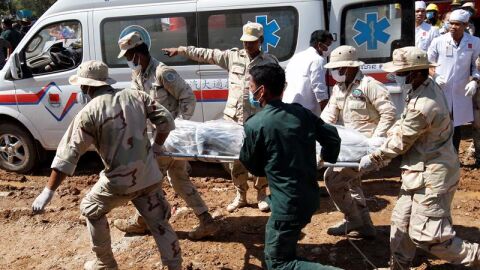 El derrumbe de un edificio en obras en Camboya se salda con 36 muertos