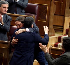 Pedro Sánchez y Pablo Iglesias, de los reproches al abrazo Pedro Sánchez y Pablo Iglesias, de los reproches al abrazo