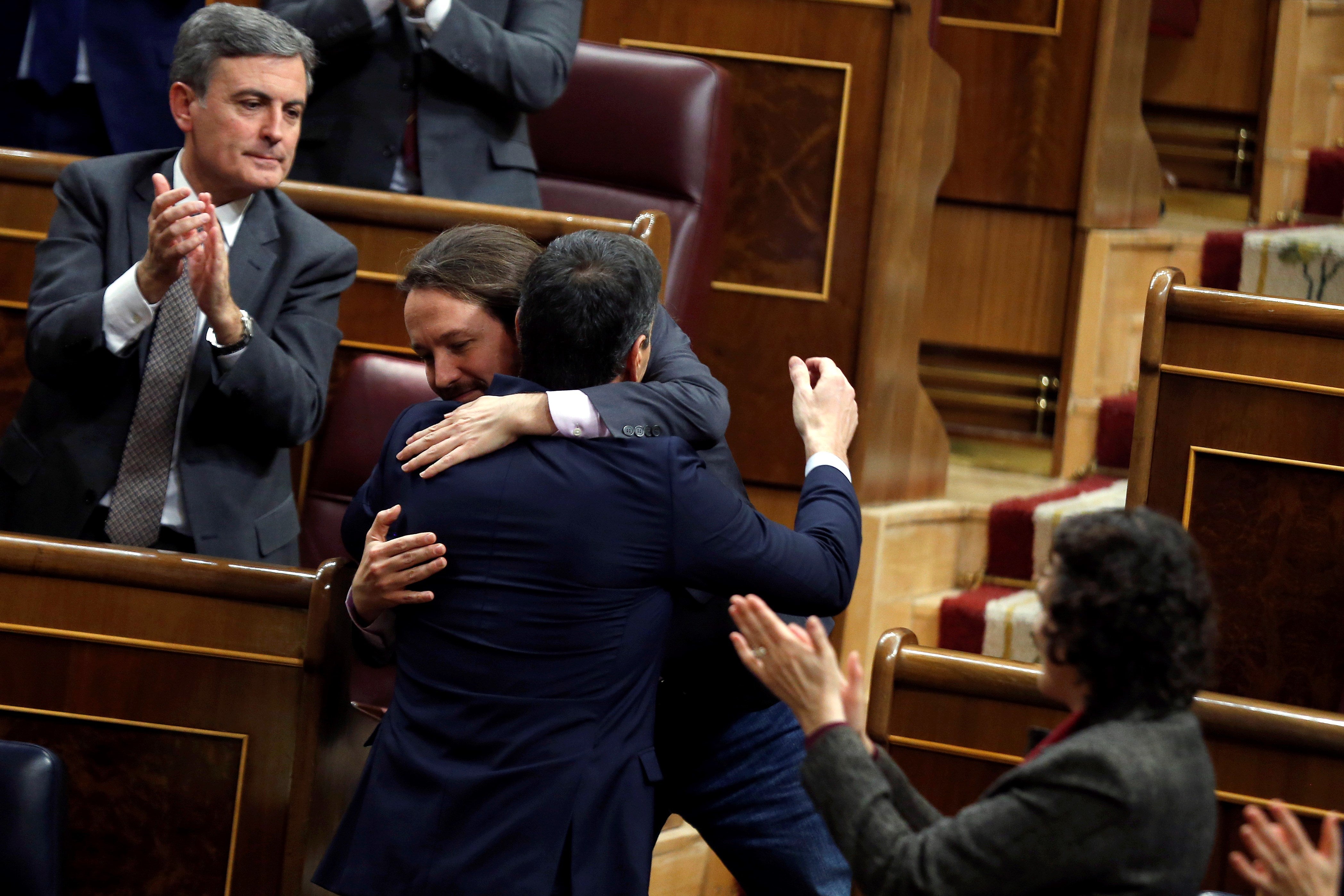 Las preguntas de Rubén Amón: ¿Se está terminando la luna de miel entre el PSOE y Podemos? Las preguntas de Rubén Amón: ¿Se está terminando la luna de miel entre el PSOE y Podemos?