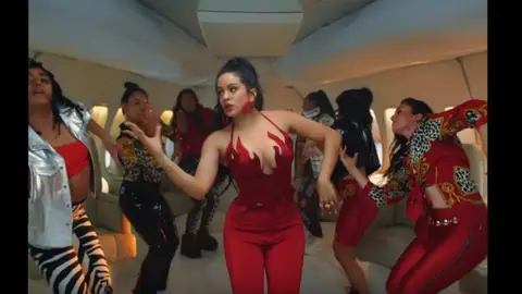 Rosalía en el vídeo 'Con Altura' Rosalía en el vídeo 'Con Altura'